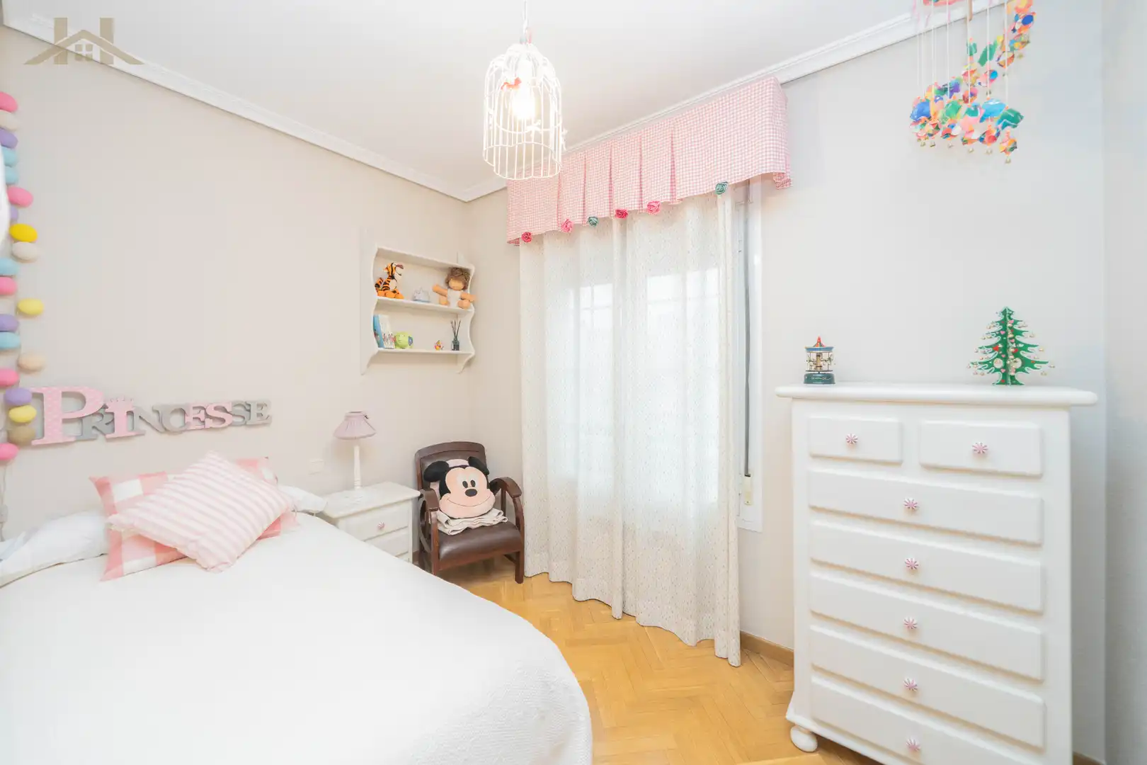 Dormitori de Casa adosada en venda en Torrelodones amb Aire condicionat, Calefacció i Jardí privat