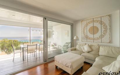 Living room of Flat for sale in Castell-Platja d'Aro  with Air Conditioner, Terrace and Swimming Pool