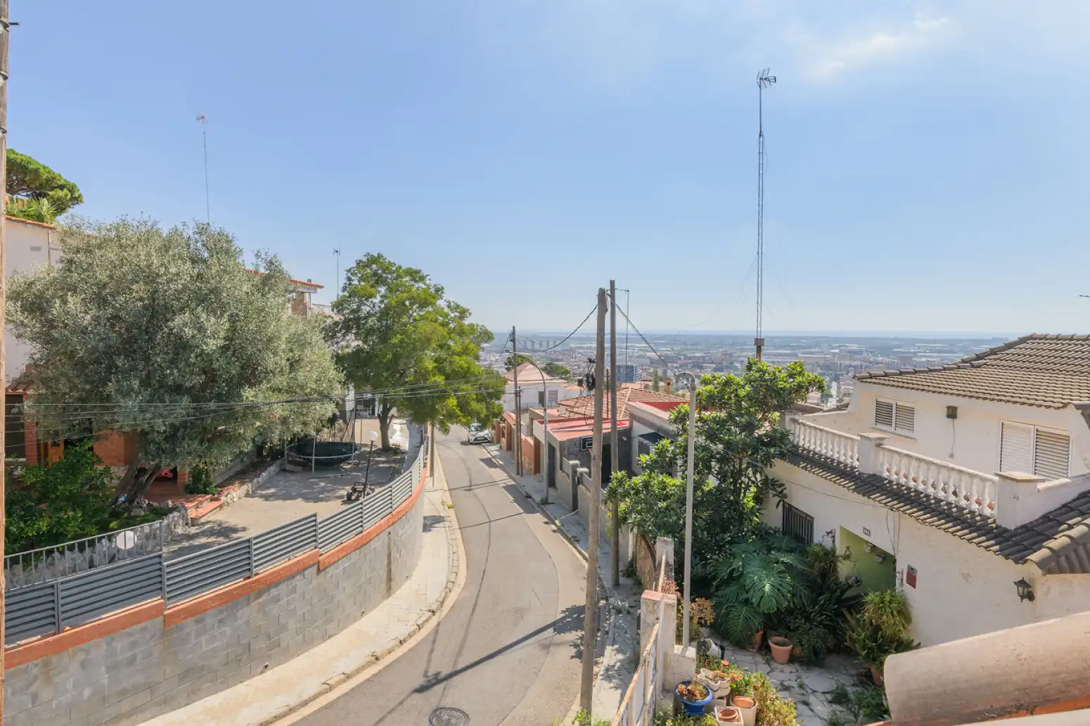 Vista exterior de Casa o chalet de alquiler en Viladecans con Terraza, Piscina y Balcón