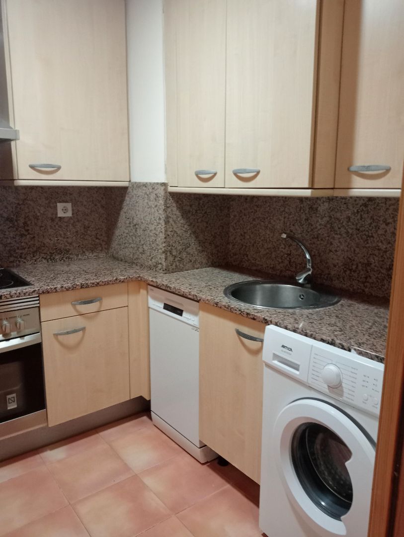 Cuina de Apartament de lloguer en  Zaragoza Capital amb Calefacció, Parquet i Moblat
