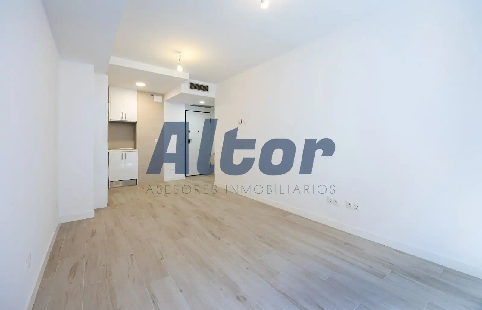 Bedroom of Flat for sale in Madrid  with Air Conditioner, Heating and Storage room