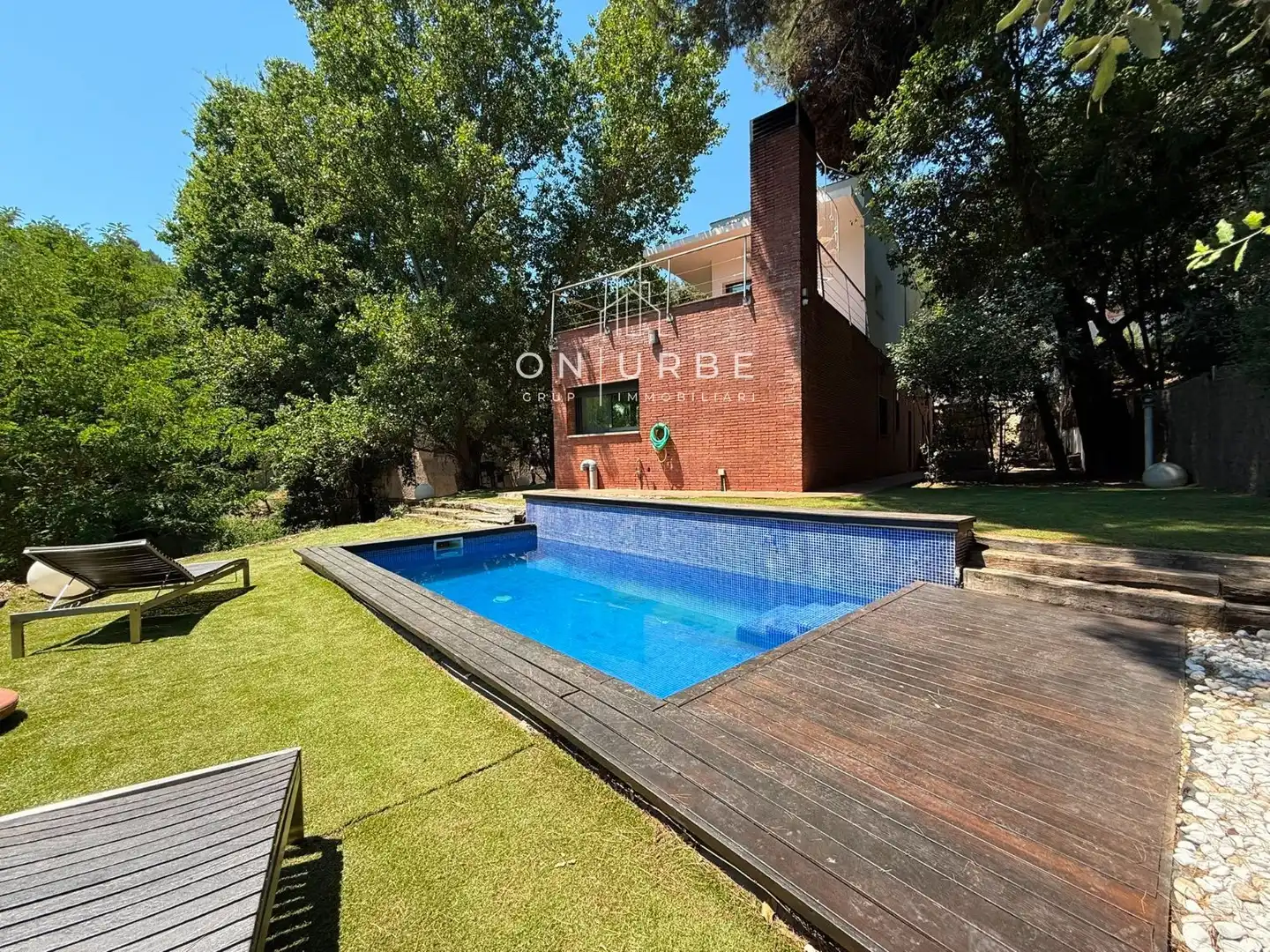Piscina de Casa adosada en venda en Sant Cugat del Vallès amb Aire condicionat