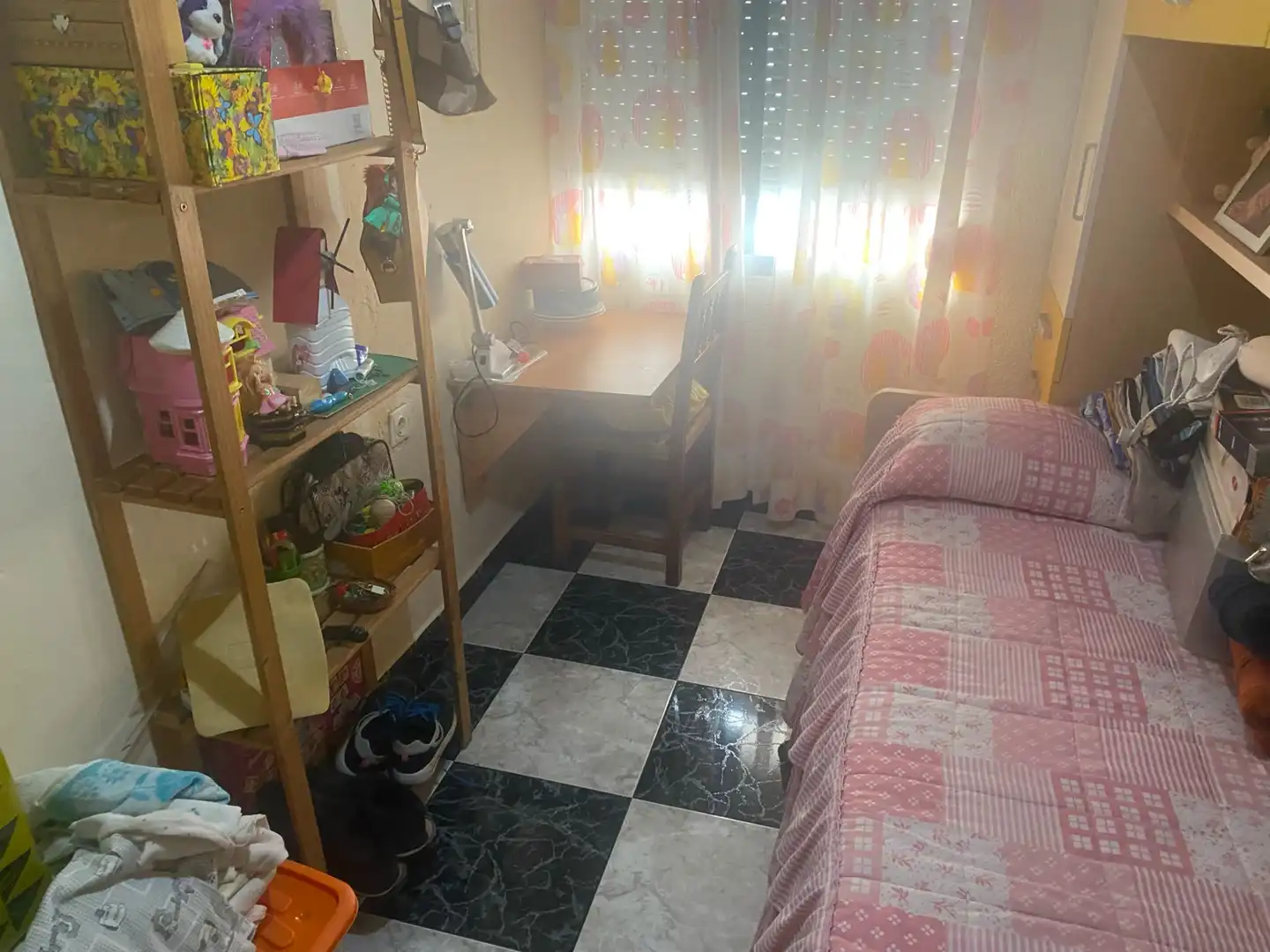 Habitación de Piso de alquiler en Granada con Amueblado y Balcón