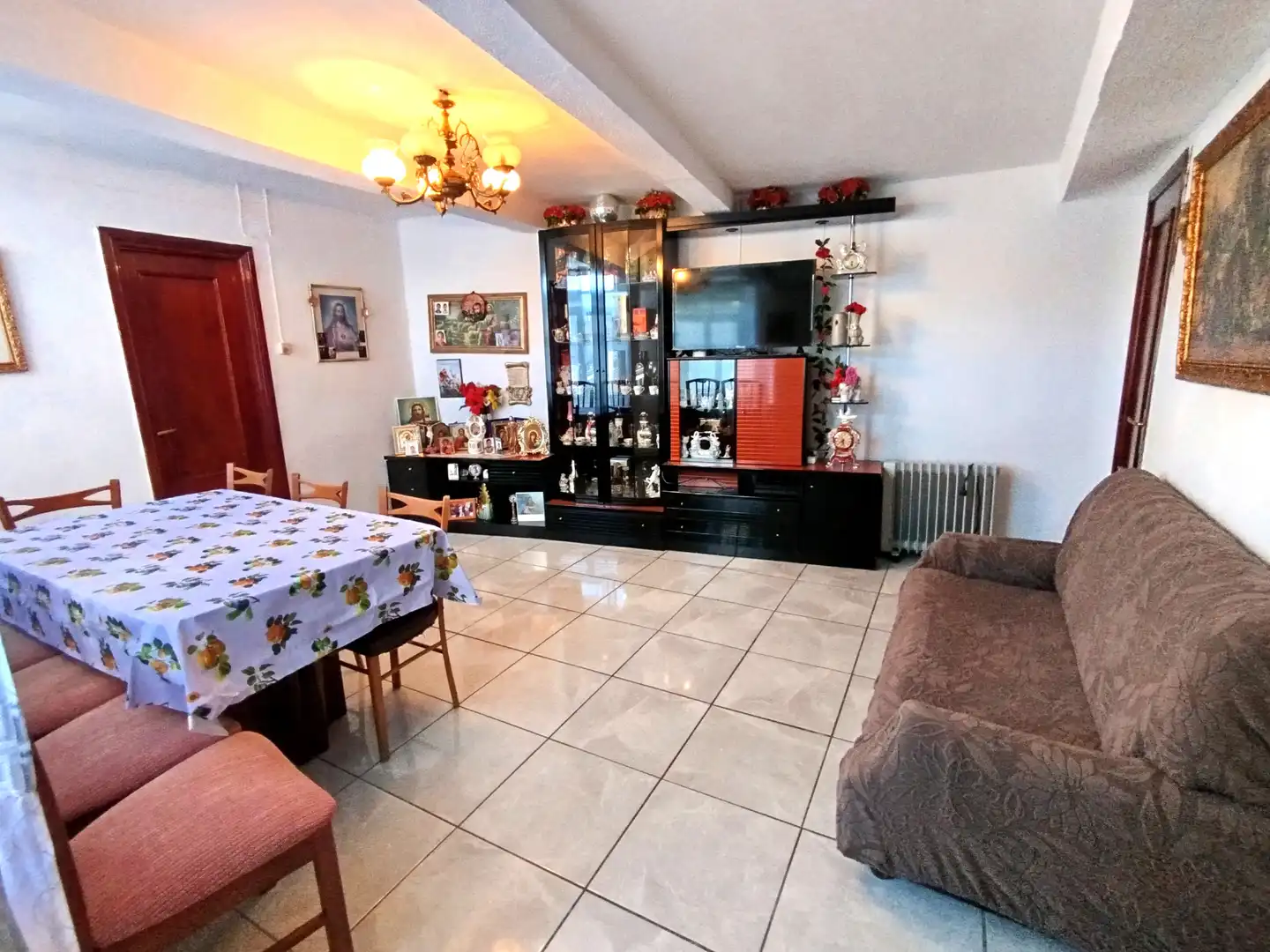 Sala d'estar de Casa adosada en venda en Mojados amb Calefacció, Parquet i Traster