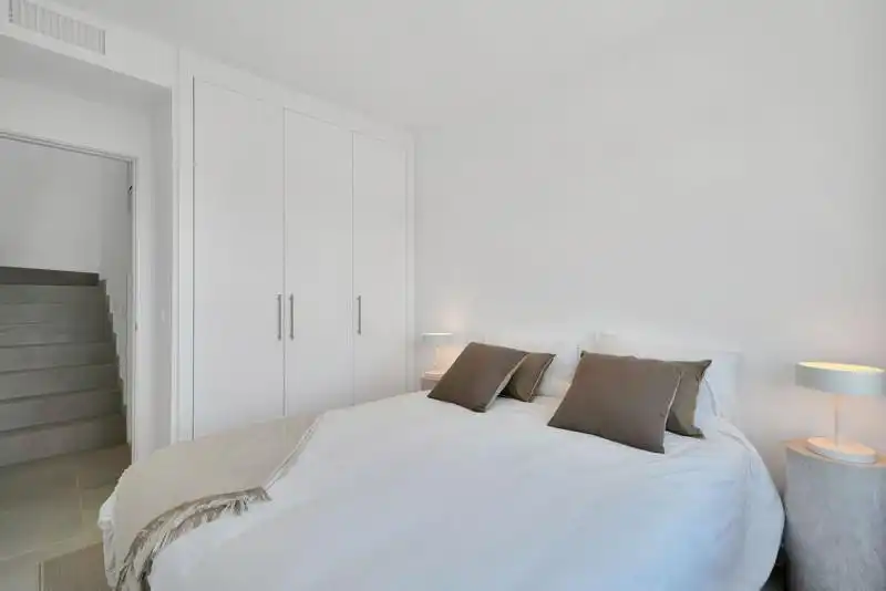 Habitación de Casa adosada de alquiler en Estepona con Aire acondicionado, Jardín privado y Terraza