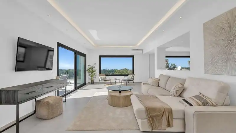 Sala d'estar de Casa o xalet de lloguer en Marbella amb Aire condicionat, Calefacció i Jardí privat