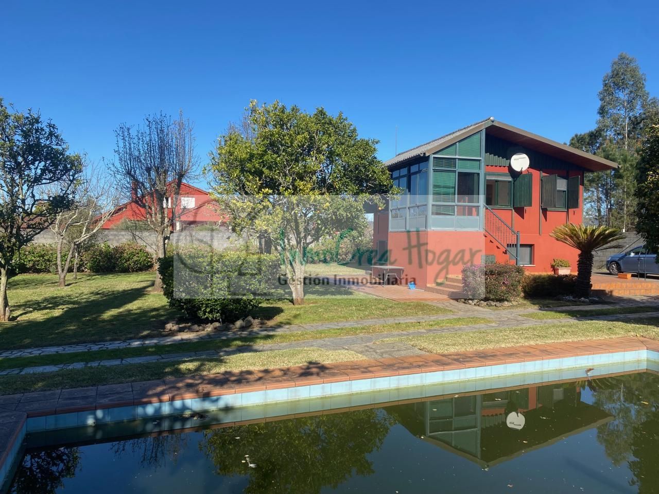 Vista exterior de Casa o xalet en venda en Tomiño amb Jardí privat, Traster i Piscina