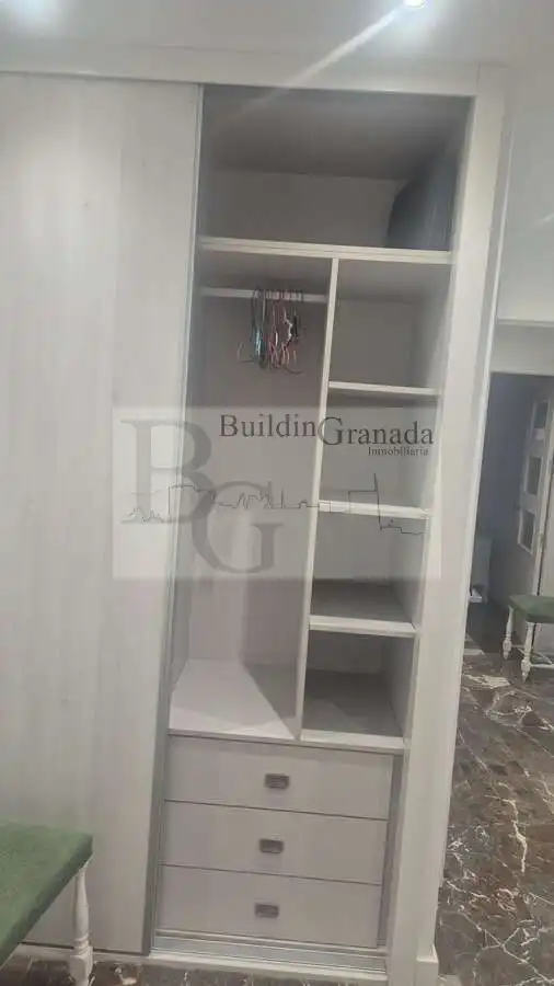 Dormitori de Pis de lloguer en Granada amb Aire condicionat, Calefacció i Moblat