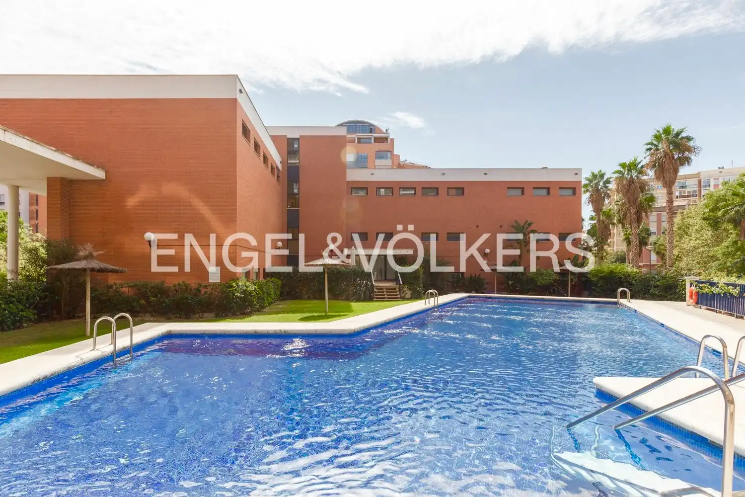 Piscina de Pis de lloguer en Valencia amb Aire condicionat, Calefacció i Jardí privat