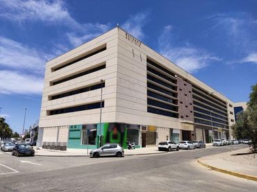 Local comercial en venda a Calle Industria 3