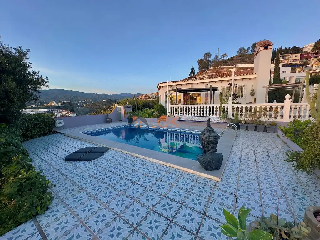Piscina de Casa o xalet en venda en Rincón de la Victoria