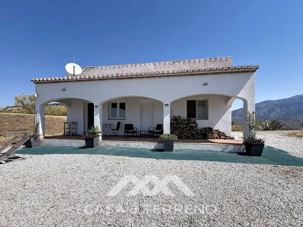 Vista exterior de Casa o xalet en venda en Vélez-Málaga amb Aire condicionat, Jardí privat i Terrassa