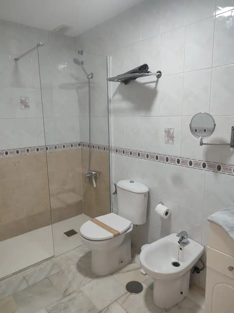 Badezimmer von Wohnung zur Miete in Montemar 