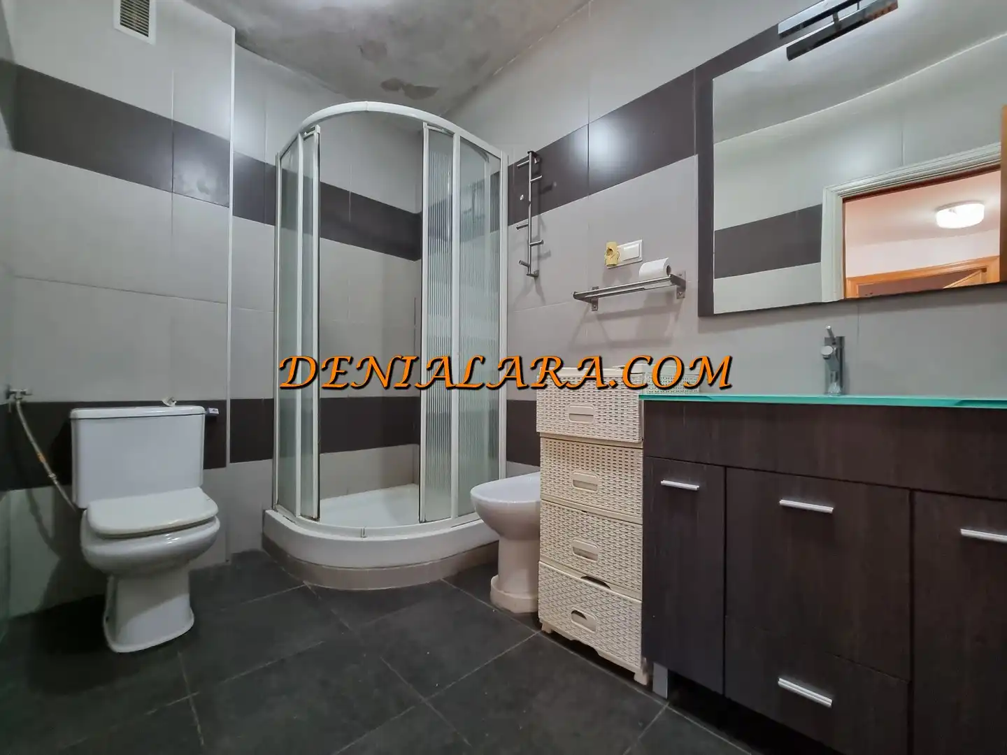 Bathroom of Flat for sale in Dénia  with Air Conditioner, Heating and Storage room
