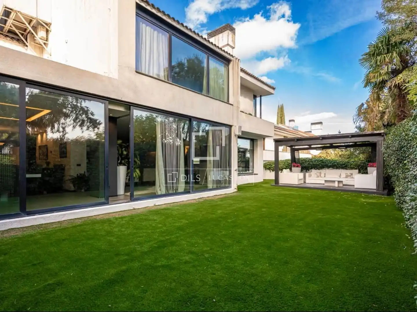 Villa avec piscine à vendre à Urbanización La Moraleja