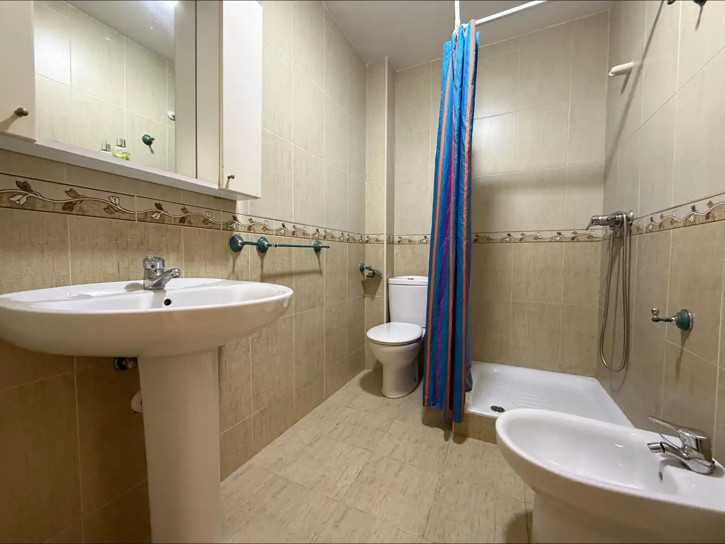 Baño de Piso de alquiler en Albolote con Calefacción y Amueblado