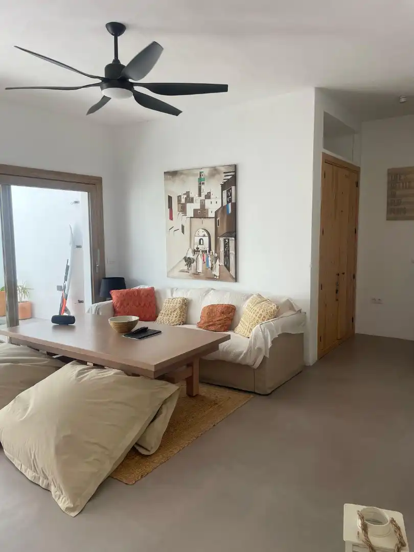 Sala d'estar de Casa adosada en venda en Tarifa amb Jardí privat, Terrassa i Piscina