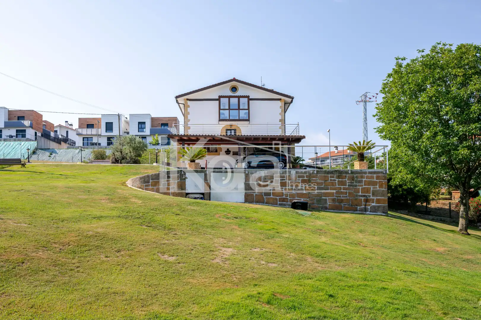 Vista exterior de Casa o xalet en venda en Lasarte-Oria amb Calefacció, Jardí privat i Parquet