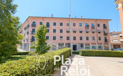 Vista exterior de Dúplex en venda en Talavera de la Reina amb Aire condicionat, Terrassa i Balcó