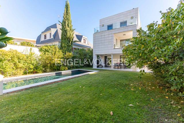 Casa-chalet en Venta en Canillejas