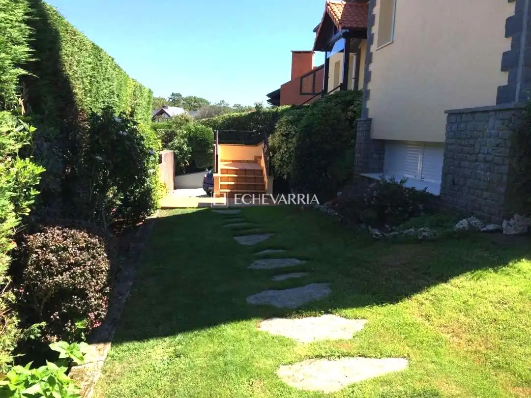 Detached house with terrace for sale in Santa María de Getxo, imagen 3