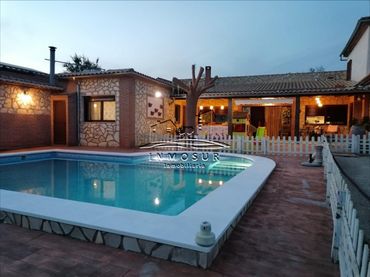 House with pool for sale in Poleares