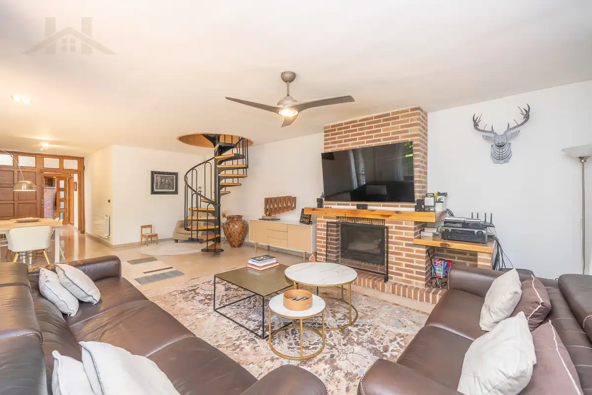 Sala de estar de Casa adosada en venta en Torrelodones con Aire acondicionado, Calefacción y Jardín privado
