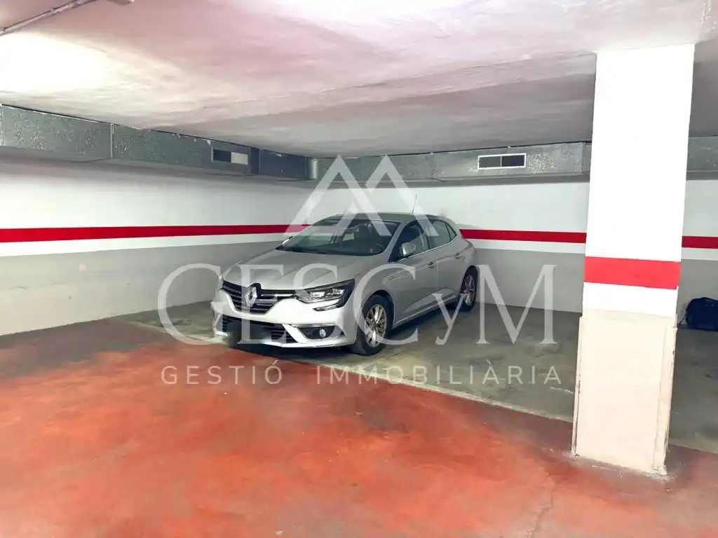 Parking de Garaje en venta en Cornellà de Llobregat