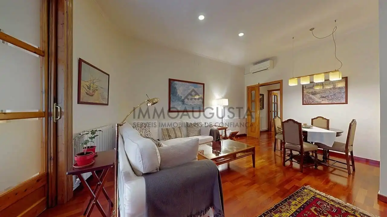 Sala d'estar de Pis en venda en Barcelona amb Aire condicionat, Calefacció i Parquet