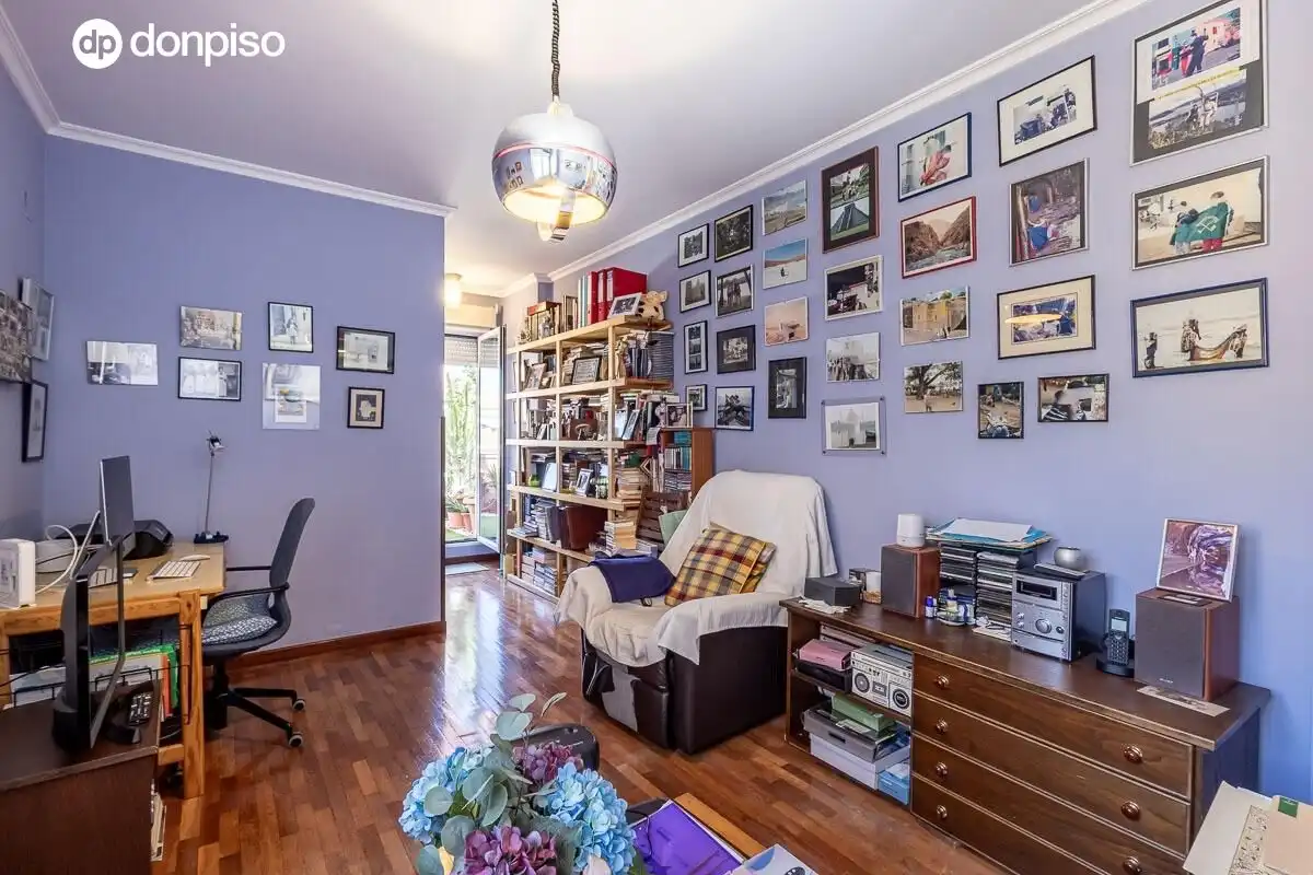 Sala d'estar de Casa adosada en venda en Granada amb Aire condicionat i Terrassa