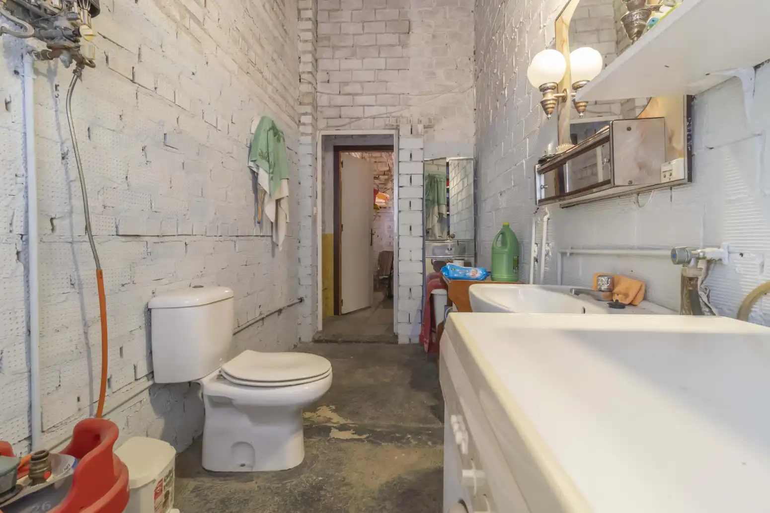 Bathroom of Detached homes for sale in Gerena  with Private garden and Swimming Pool