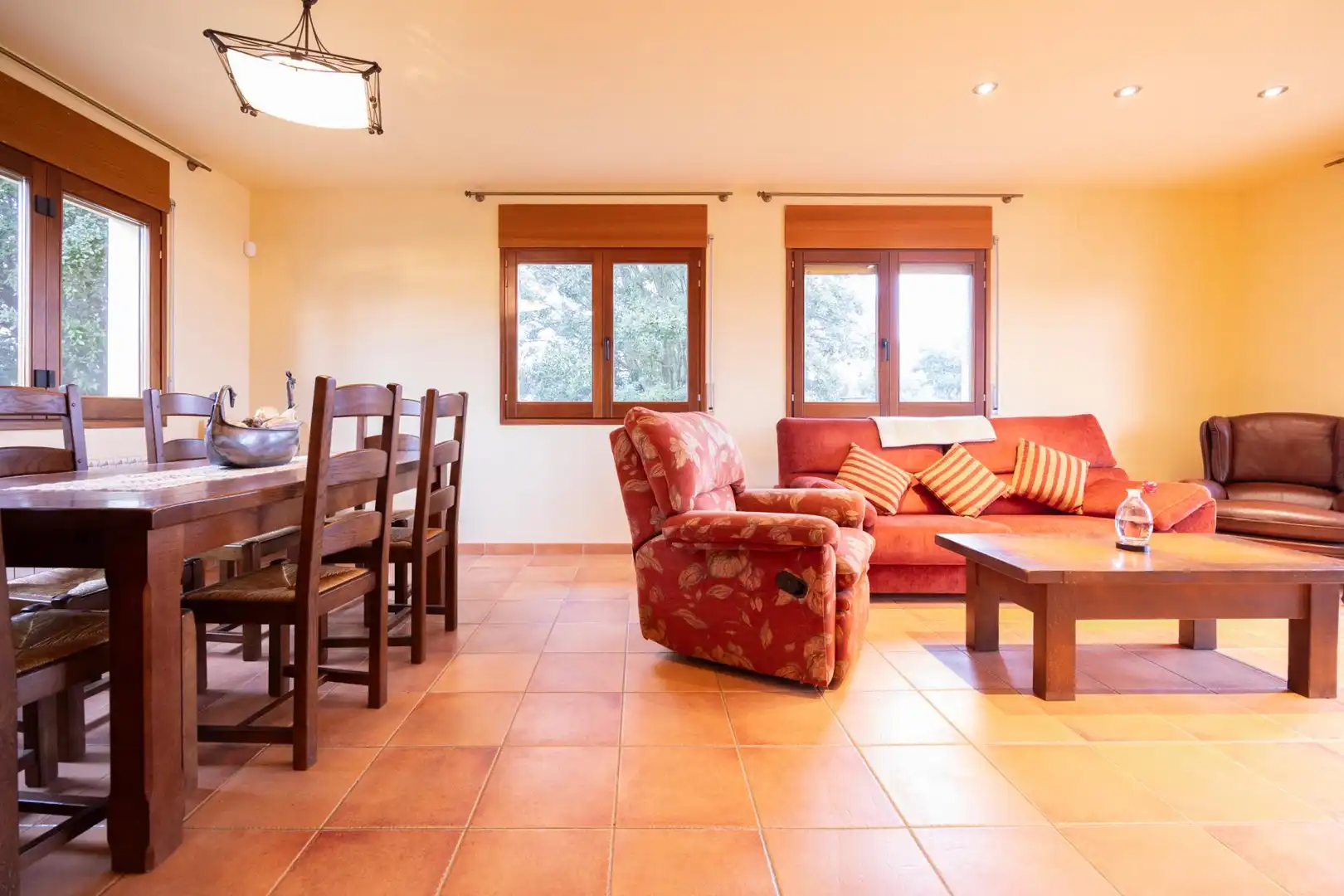 Sala d'estar de Casa o xalet en venda en L'Esquirol amb Calefacció, Jardí privat i Terrassa