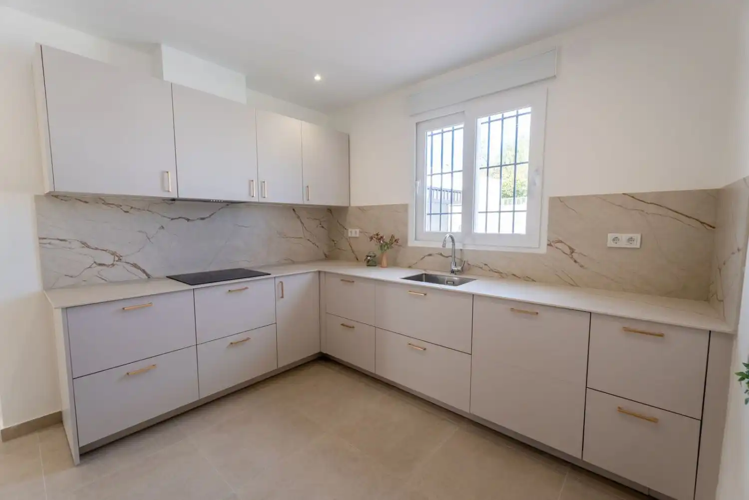 Detached house with pool for sale in Playa de los Locos, imagen 11