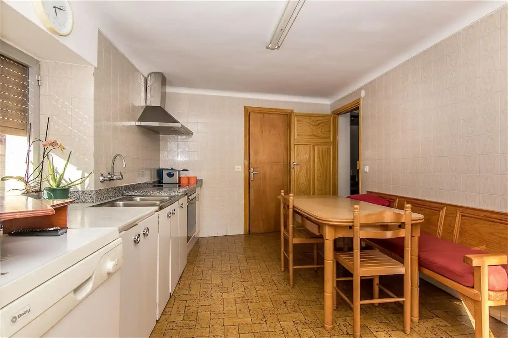 Cuina de Pis en venda en Cistierna amb Parquet, Moblat i Forn