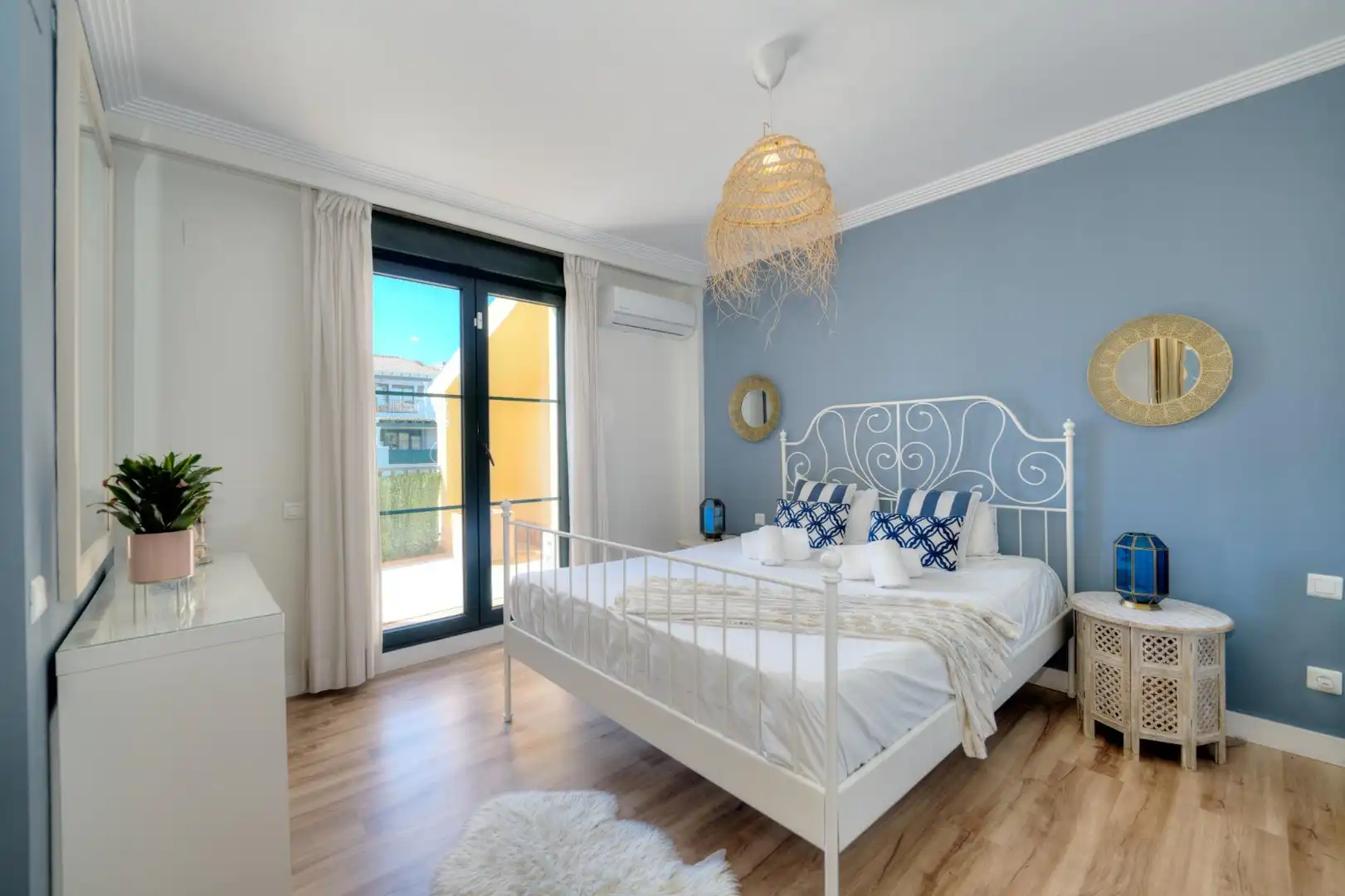 Habitación de Casa adosada en venta en Ayamonte con Aire acondicionado, Calefacción y Jardín privado