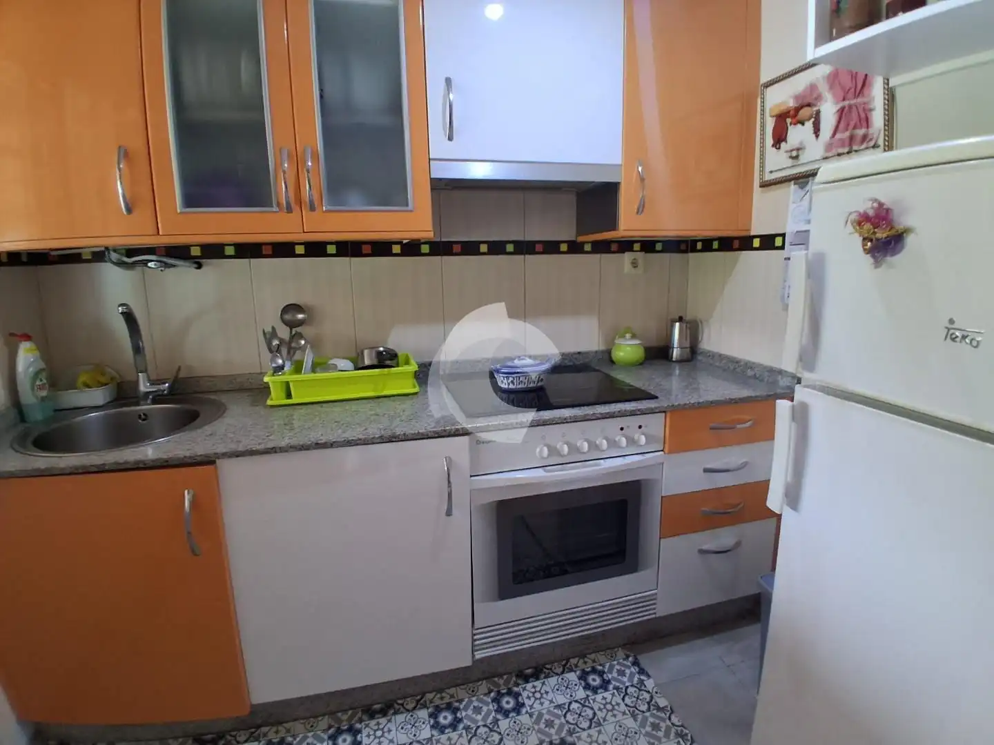 Cuina de Casa o xalet en venda en Cangas  amb Jardí privat