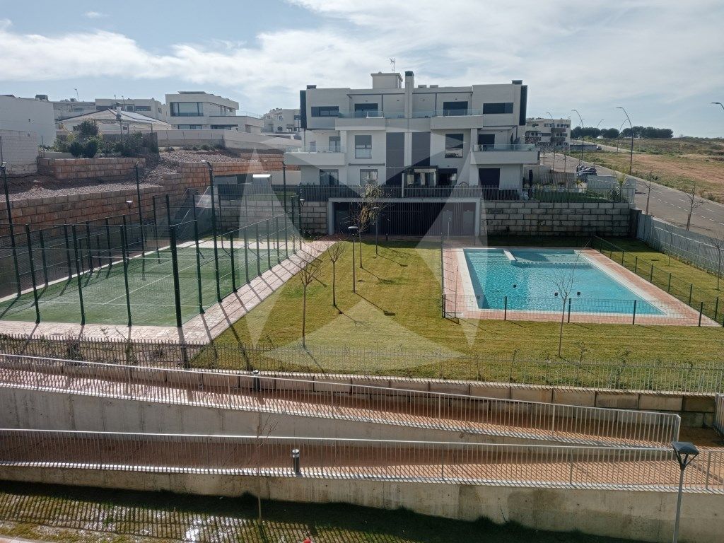 Swimming pool of Attic to rent in Badajoz Capital  with Air Conditioner, Terrace and Swimming Pool