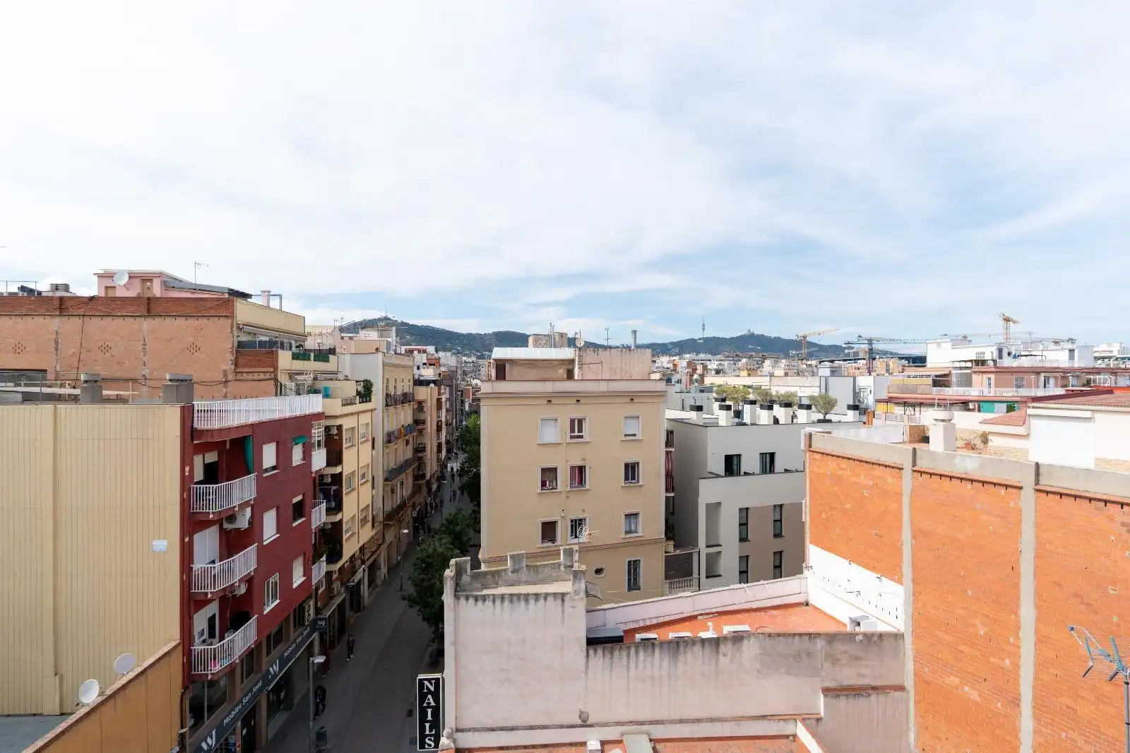 Vista exterior de Apartamento en venta en L'Hospitalet de Llobregat con Aire acondicionado y Calefacción