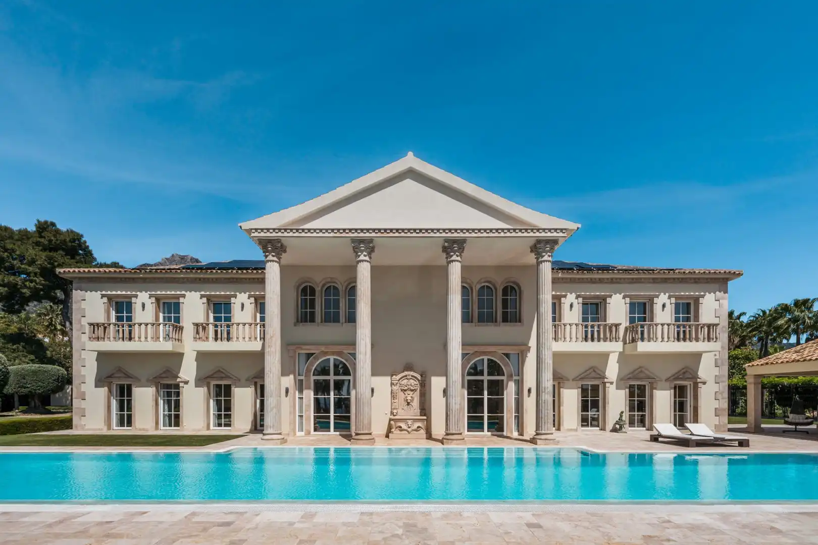 Vista exterior de Casa o chalet en venta en Marbella con Aire acondicionado, Calefacción y Jardín privado