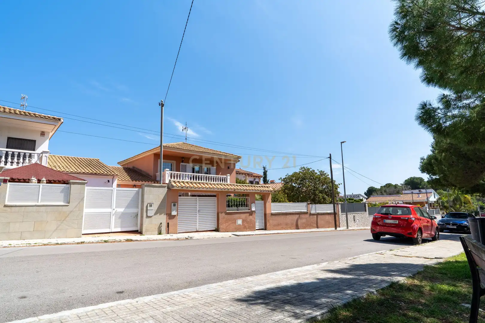 Vista exterior de Casa o xalet en venda en Cubelles amb Aire condicionat i Alarma