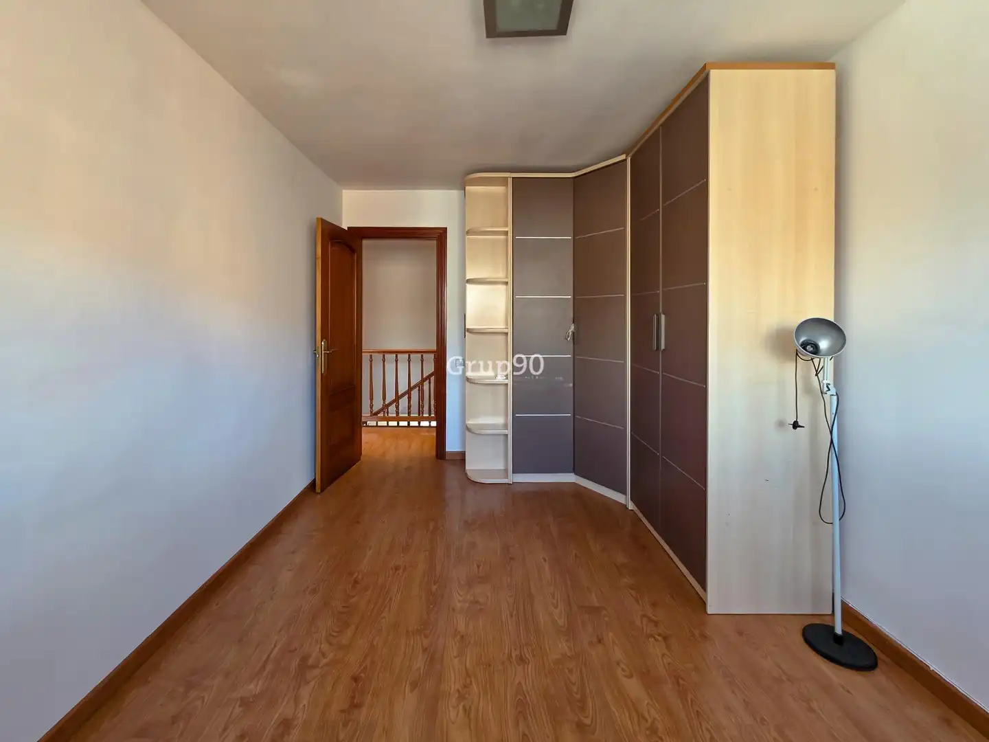 Schlafzimmer von Dachboden zum Verkauf in Lleida mit Klimaanlage, Heizung und Parkett