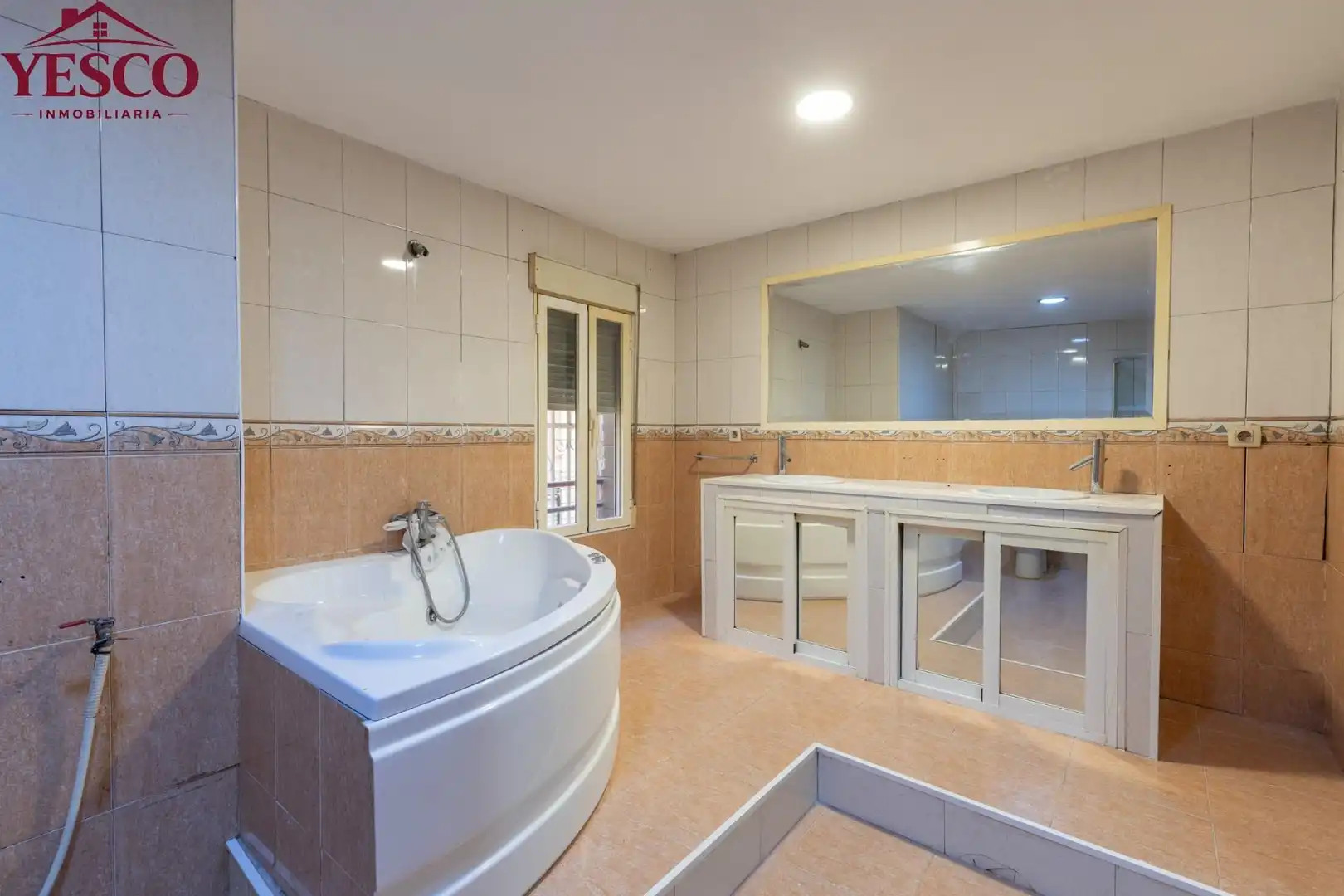 Bathroom of Flat for sale in Granada