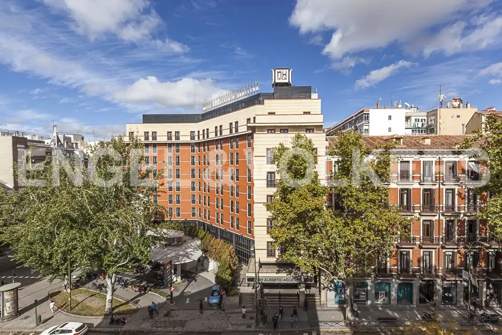 Außenansicht von Wohnung zur Miete in Madrid mit Klimaanlage, Heizung und Möbliert