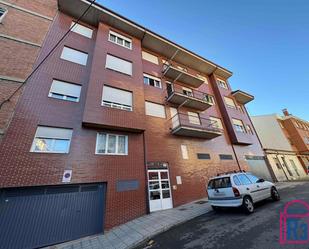 Vista exterior de Apartament en venda en León Capital  amb Calefacció i Terrassa