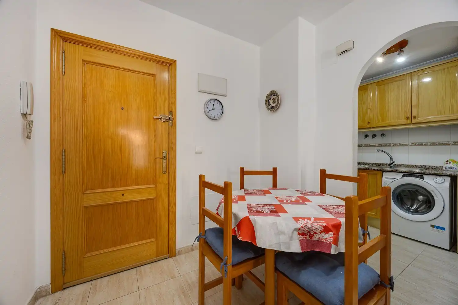 Apartment with terrace for sale in Calle Maestro Francisco Casanovas 2, imagen 7