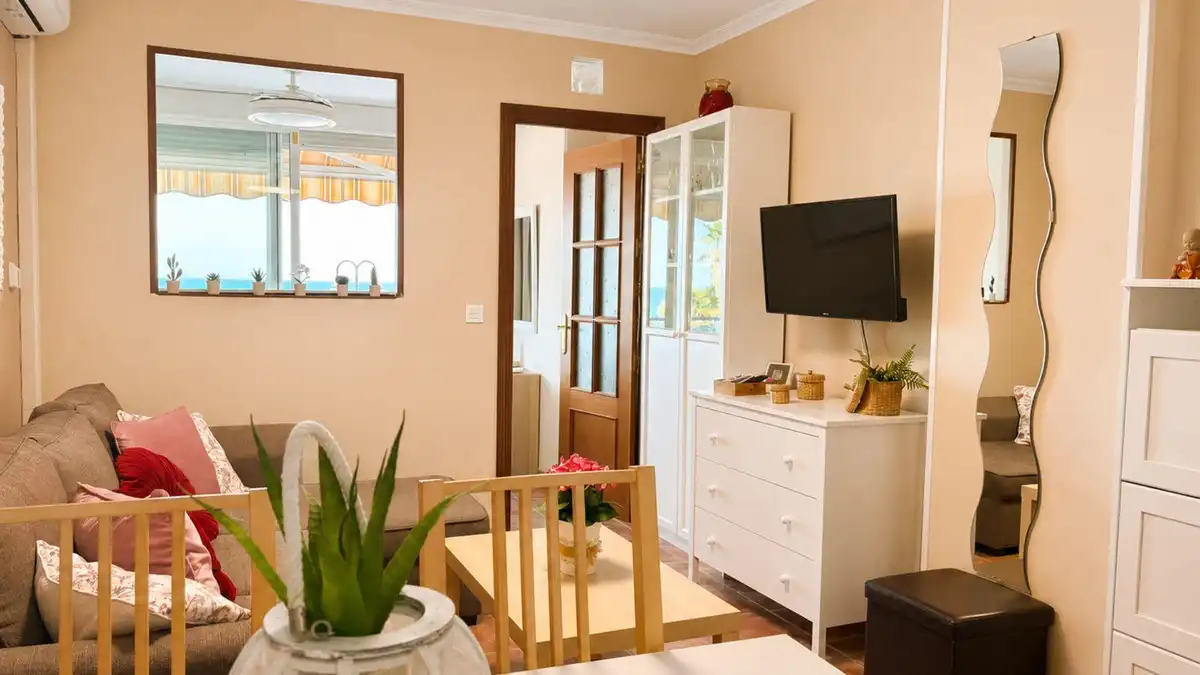 Sala d'estar de Apartament en venda en Torremolinos amb Aire condicionat, Calefacció i Moblat
