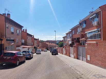 Exterior view of Single-family semi-detached for sale in Arganda del Rey  with Air Conditioner and Terrace