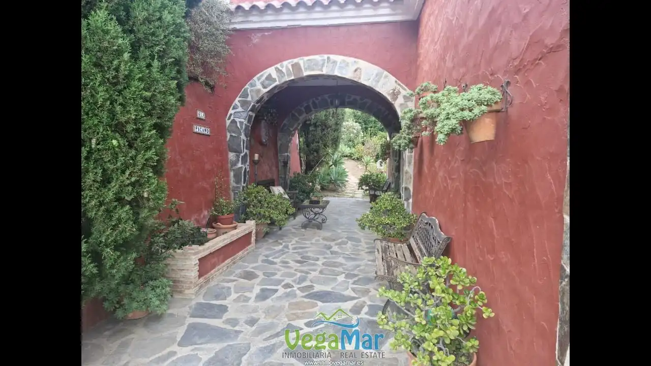Vista exterior de Finca rústica en venda en Jete amb Jardí privat, Terrassa i Piscina