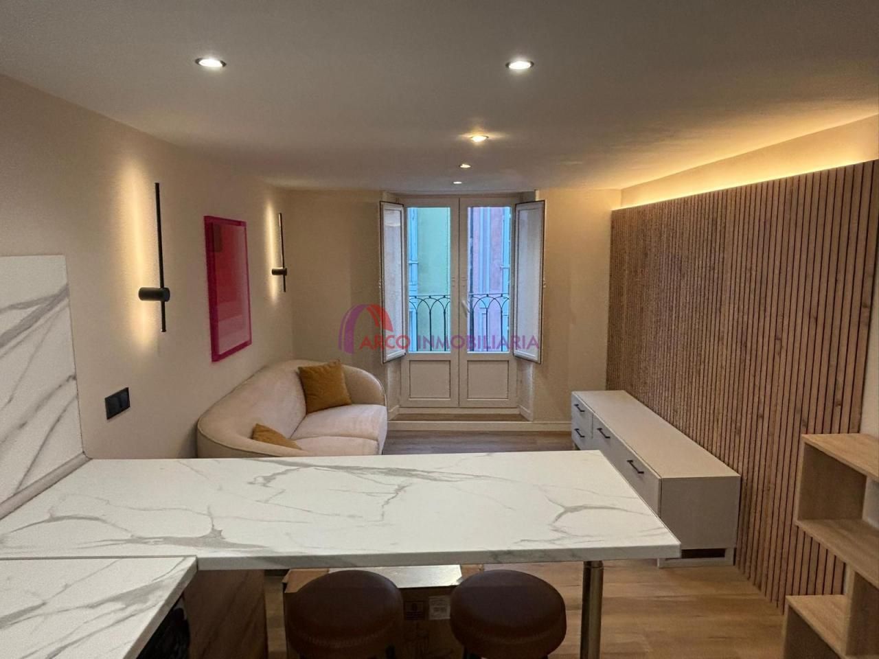 Sala d'estar de Apartament de lloguer en Burgos Capital amb Calefacció i Moblat