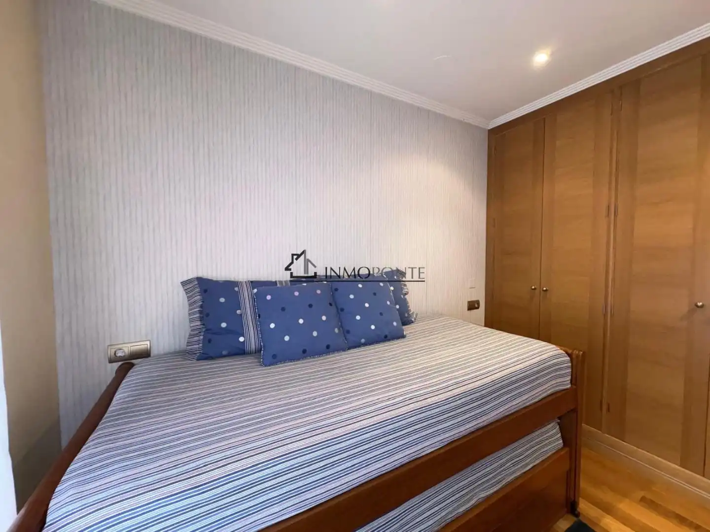 Schlafzimmer von Wohnung zur Miete in Pontevedra Capital  mit Heizung und Möbliert